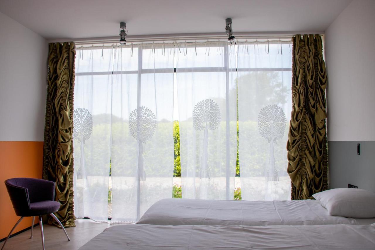 De 6 Linden Boutique Hotel สเลาส์ ภายนอก รูปภาพ